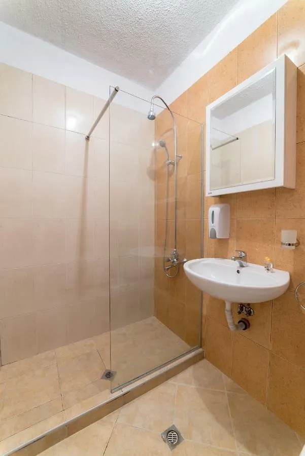 Comfort.Chic.Charming Apt With Terrace Near Ndk 소피아 불가리아