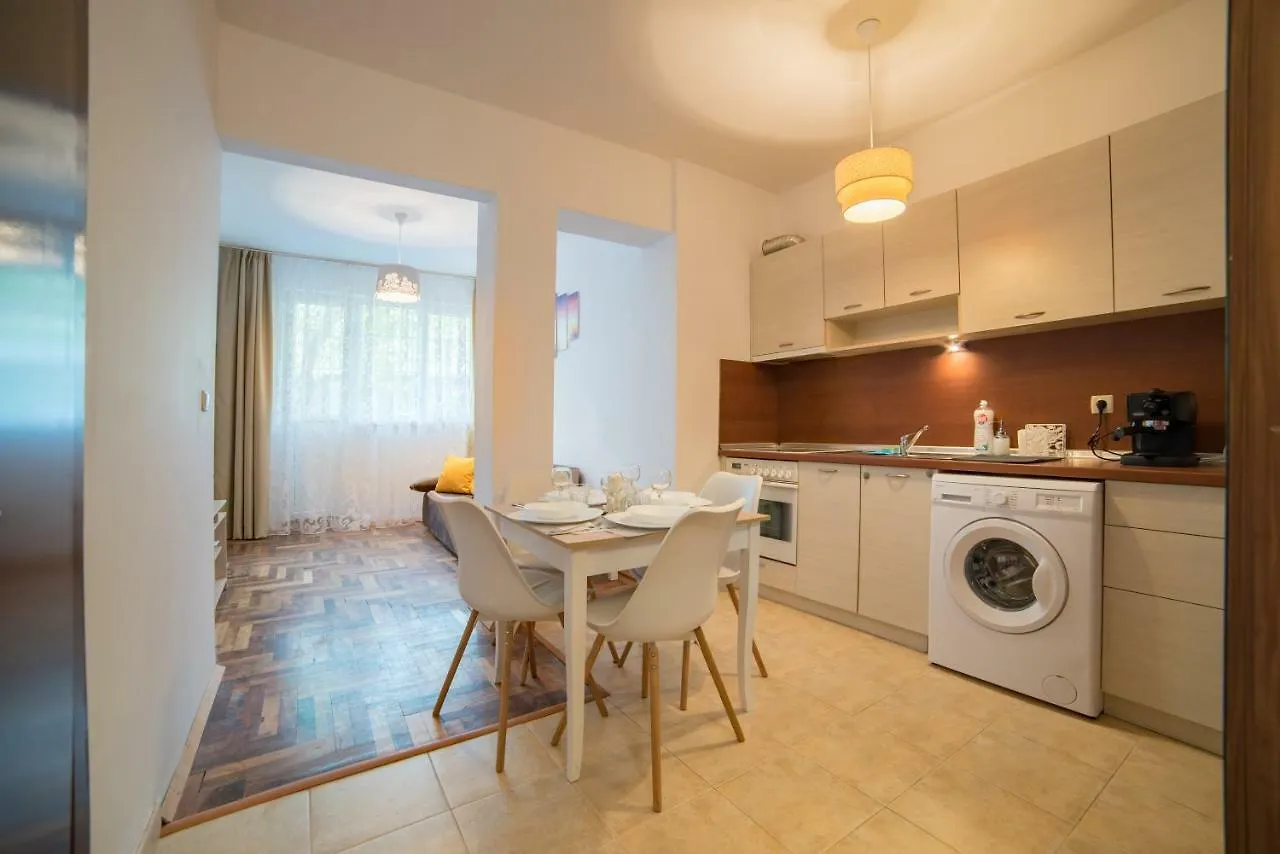 Comfort.Chic.Charming Apt With Terrace Near Ndk 소피아 아파트