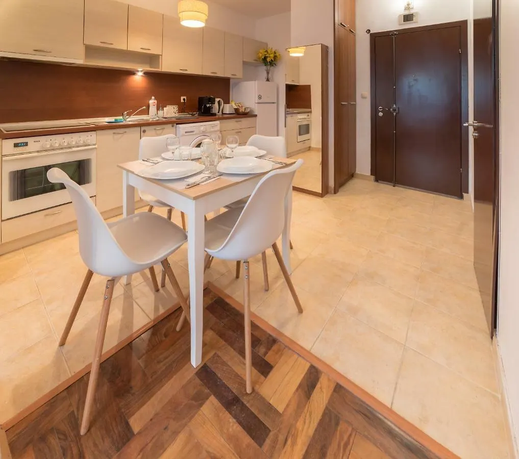 아파트 Comfort.Chic.Charming Apt With Terrace Near Ndk 소피아