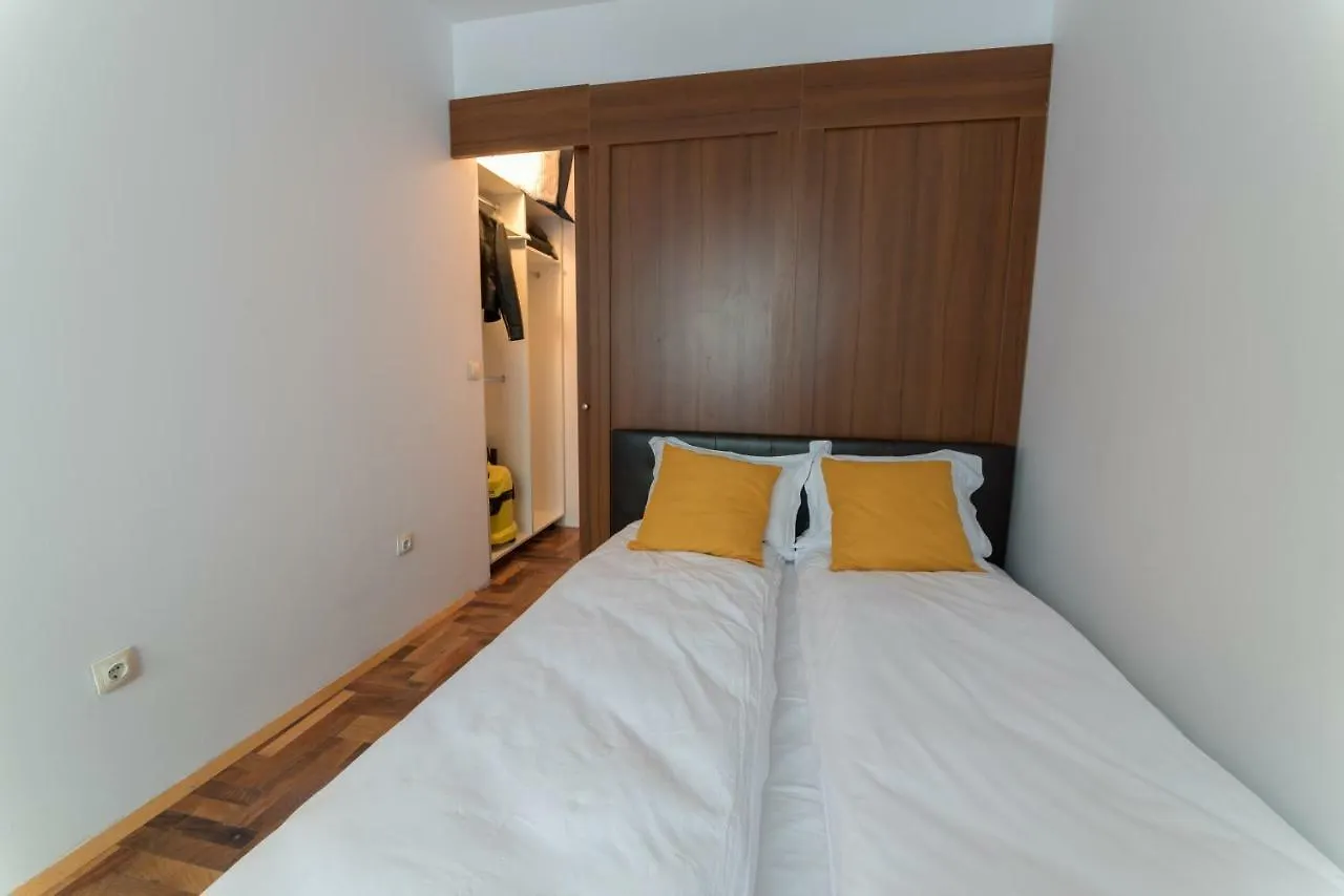 아파트 Comfort.Chic.Charming Apt With Terrace Near Ndk 소피아