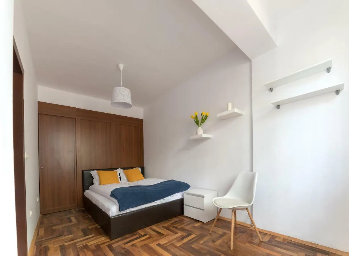 아파트 Comfort.Chic.Charming Apt With Terrace Near Ndk 소피아